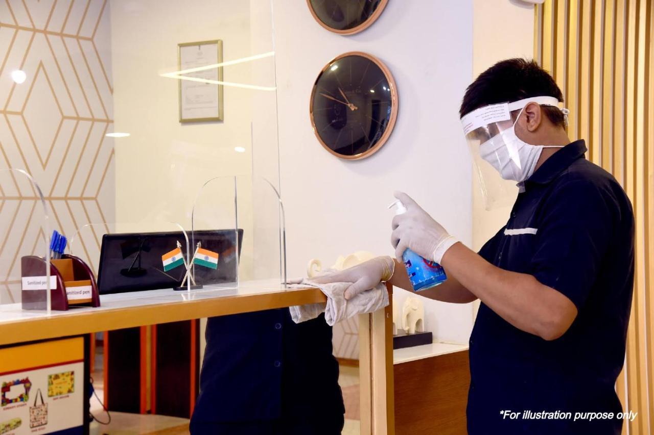 Vaccinated Staff - Capital O 7933 Hotel Trimurty International Gauháti Kültér fotó